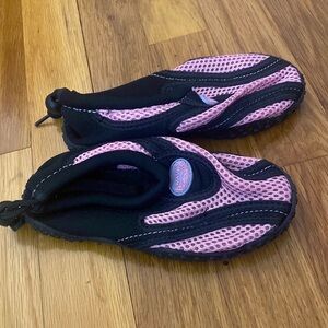 Wave Girl’s Pink And Black Water Shoes Size 11
